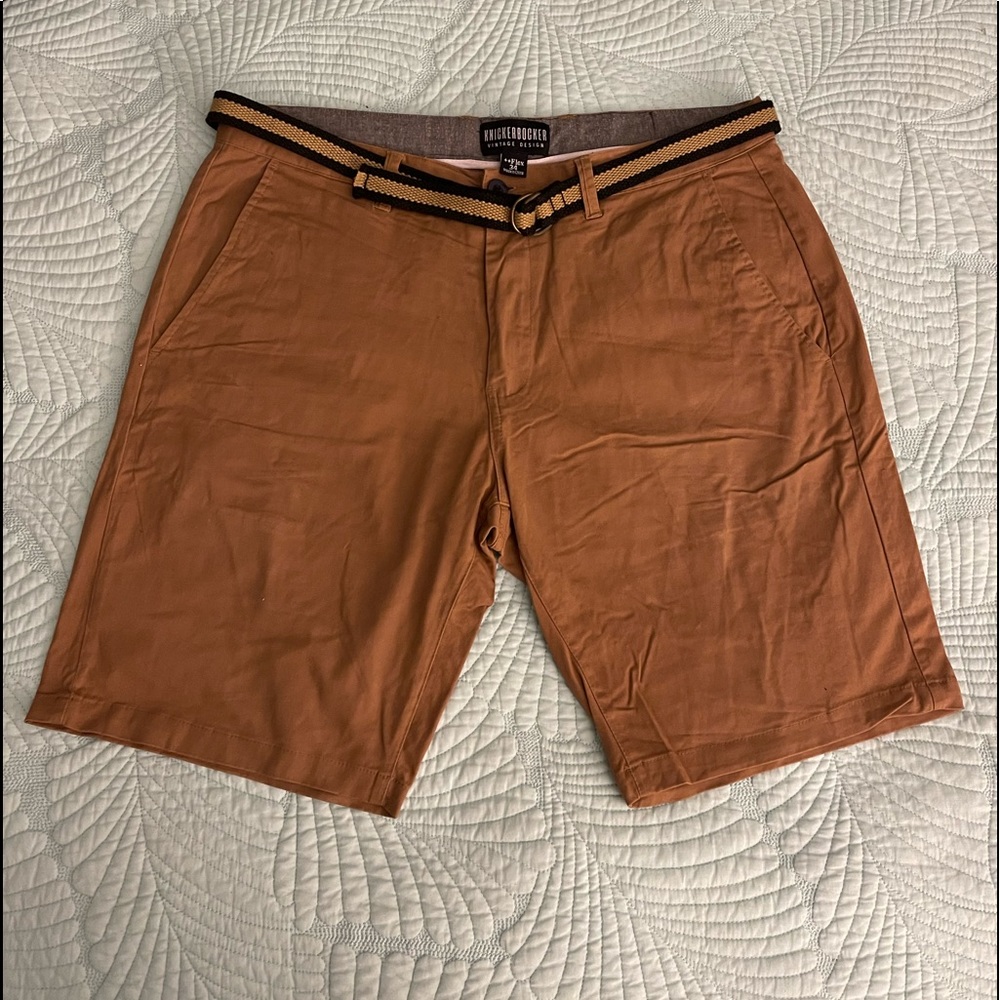 Knickerbocker shorts with belt. 34W